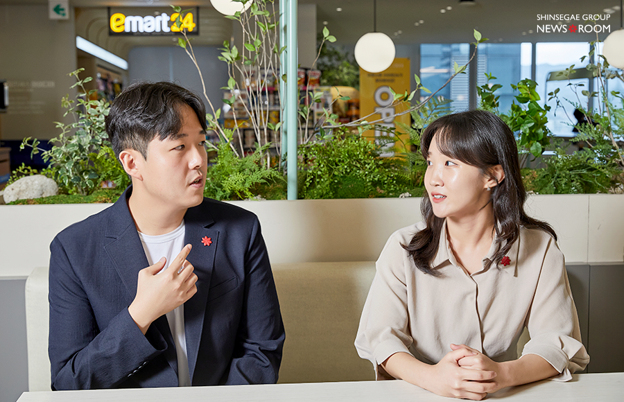 이야기를 나누고 있는 이마트 실무진들