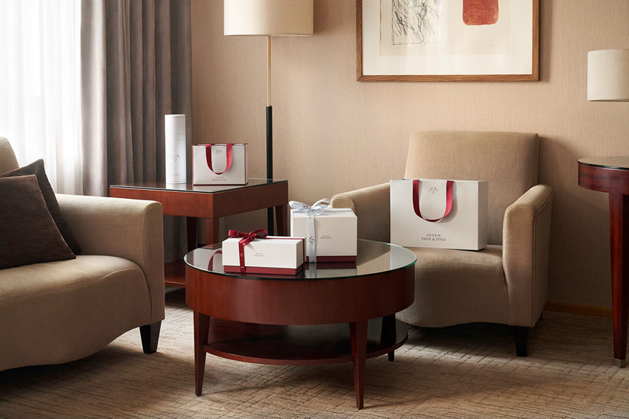 조선호텔앤리조트 공식 온라인몰 ‘조선 테이스트 앤 스타일’ 리뉴얼 오픈 안내 이미지. 프리미엄 상품, 스페셜샵, VIP 혜택 강조.