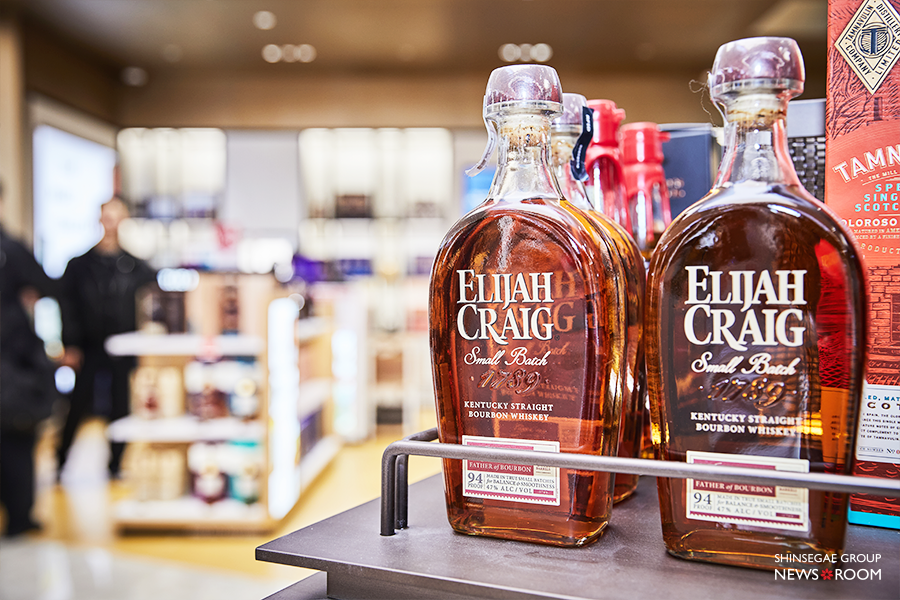 요즘 핫한 버번 위스키 입문용 ‘일라이저 크레이그’와 ‘라세니’