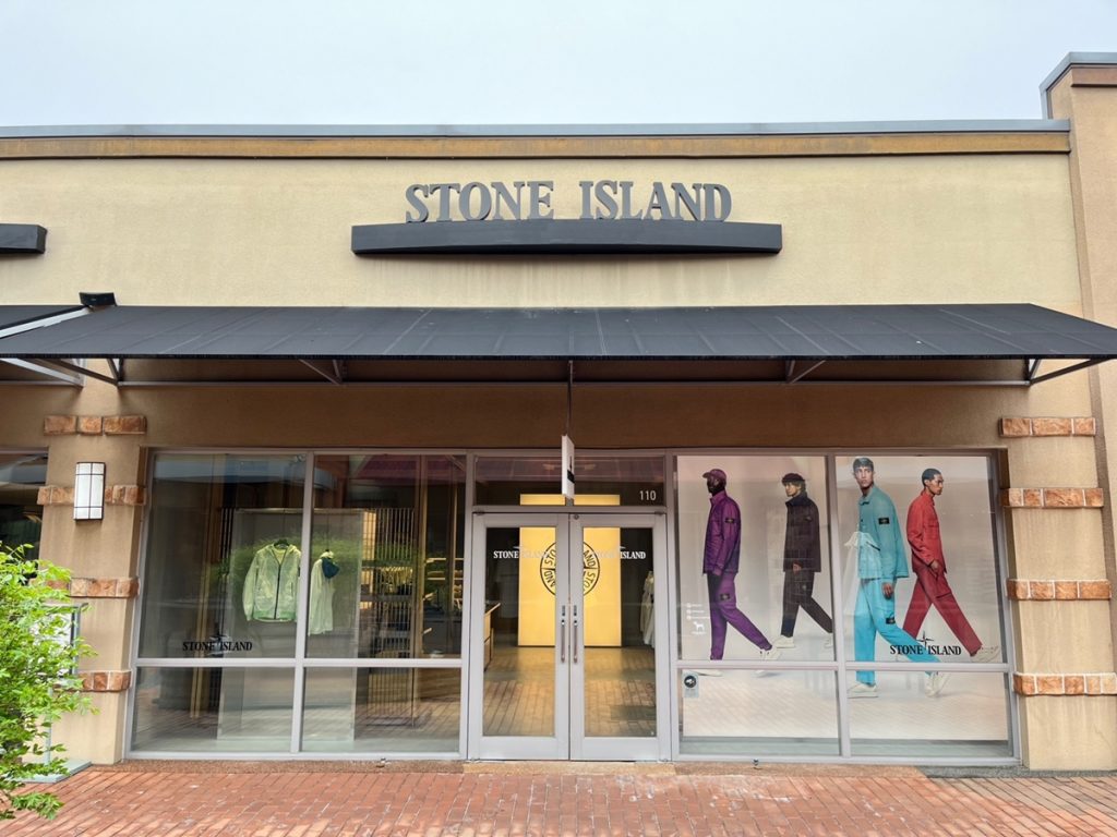 여주 프리미엄 아울렛 EAST 스톤 아일랜드 매장 외관