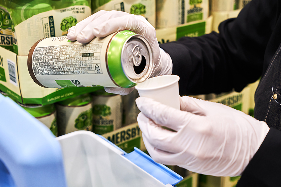 시음 행사를 즐기며 맥주를 저렴하게 구매할 수 있다.